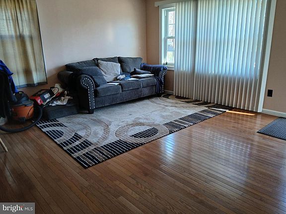 3rd image of 9202 6th St