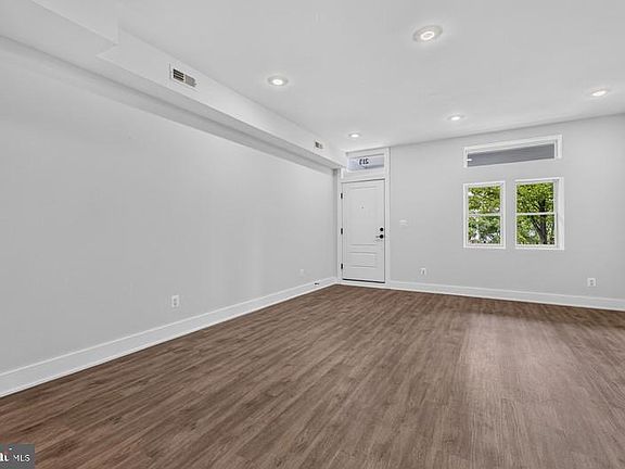5th image of 213 Seaton Pl NE #2