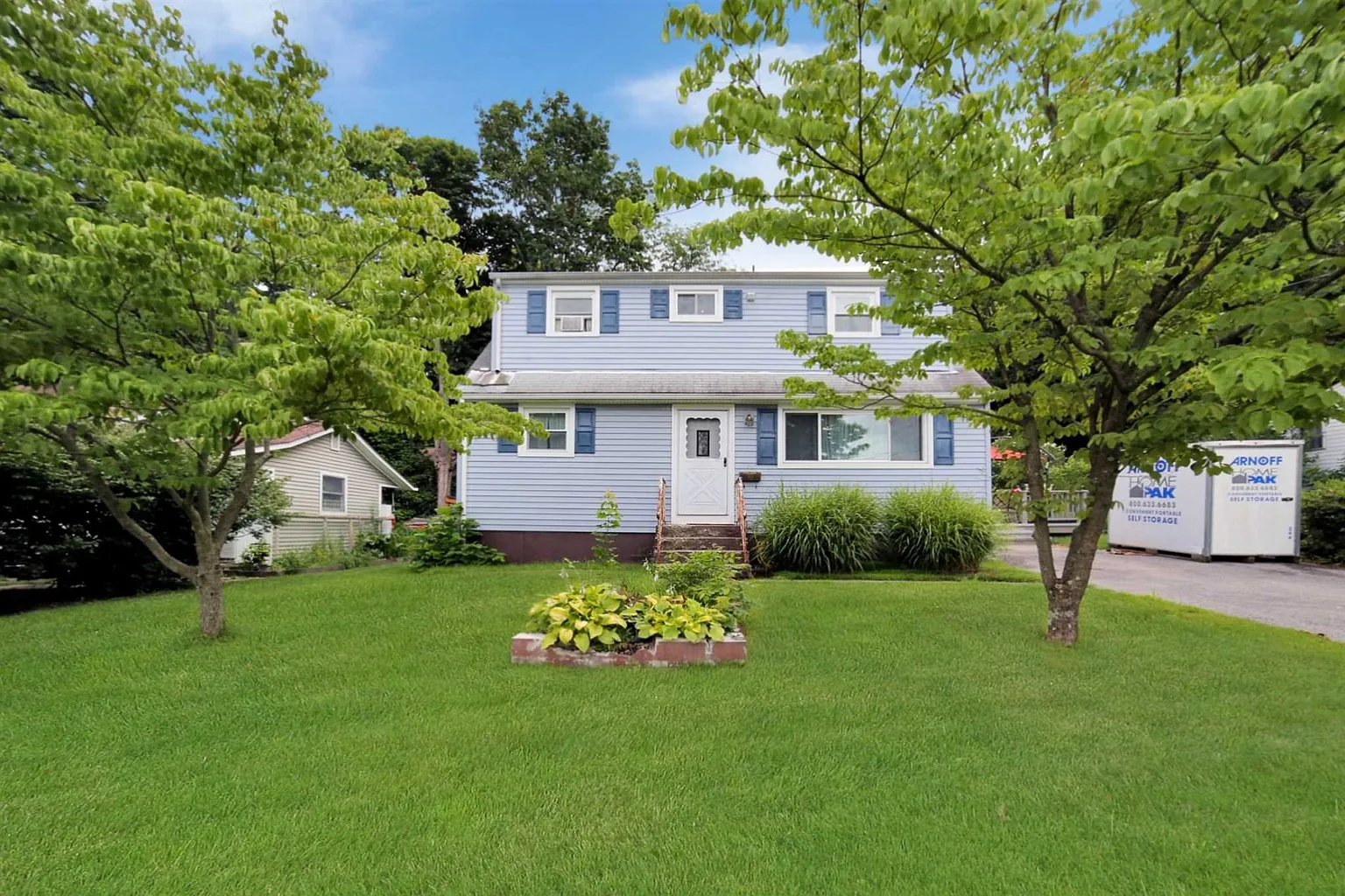 34 Howland Ave photo 1