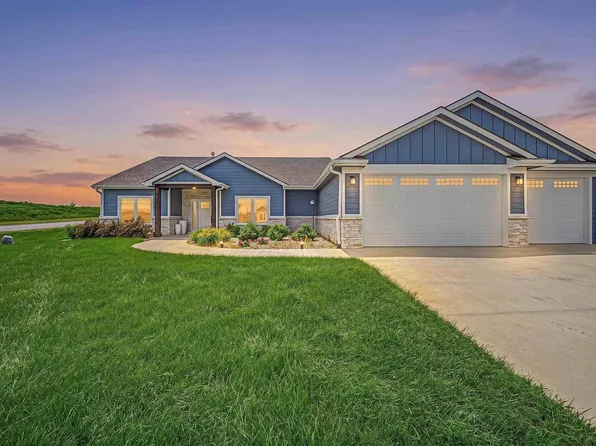3901 Travers Cir, Manhattan, KS 66503
