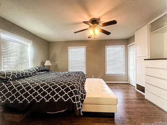 3rd image of 216 Redbud