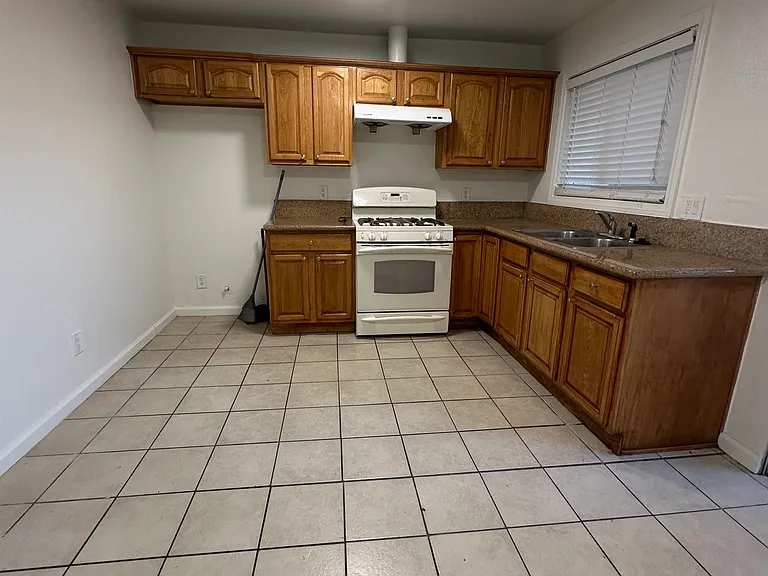 1064 Waters Ave #3 — Photo 15