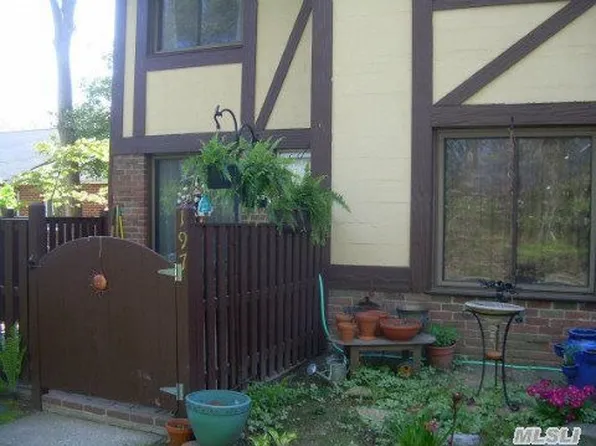 197 Cambridge Dr, Port Jefferson Station, NY 11776