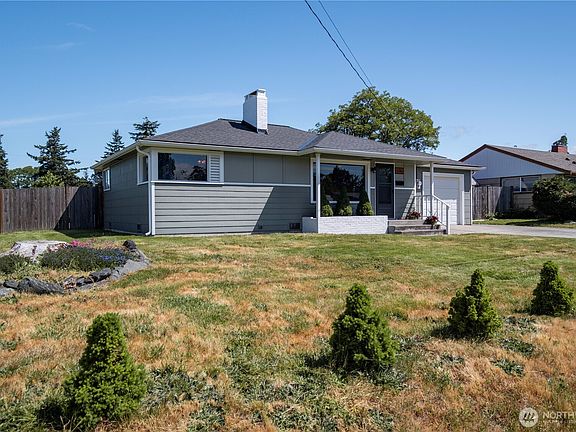 2nd image of 576 SE 5th Avenue