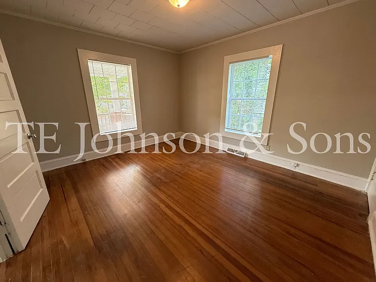 526 Chandler St — Photo 22