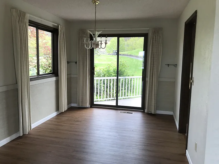3910 Lakeview Dr — Photo 3