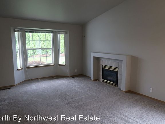 5th image of 8322 80th Dr NE