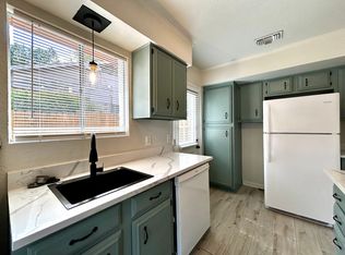 What a deal! a 3 bed house 5 min from DT and UT price to rent - fully remodeled, big back yard!, Austin, TX 78701