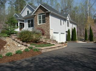648 Black Walnut Dr, Nellysford, VA 22958