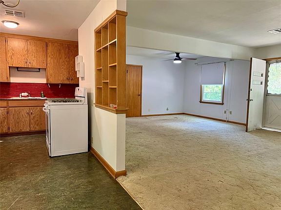 3rd image of 209 S Lahoma Ave