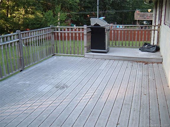 4th image of 8 N Meadowridge Dr