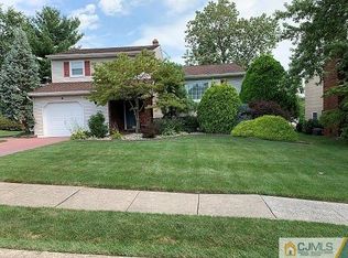 9 Wick Dr, Sayreville, NJ