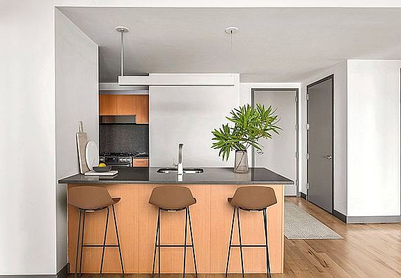 3rd image of 8 Spruce St APT 25T