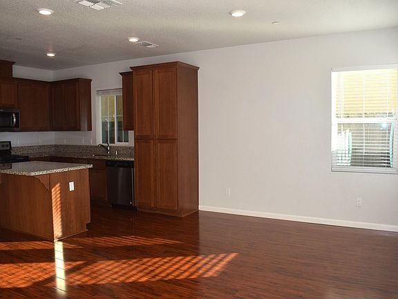 3rd image of 8079 Weeping Willow Ln