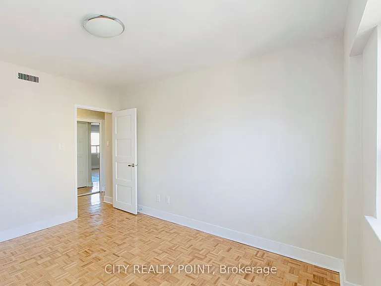 95 Lawton Blvd #407 — Photo 4