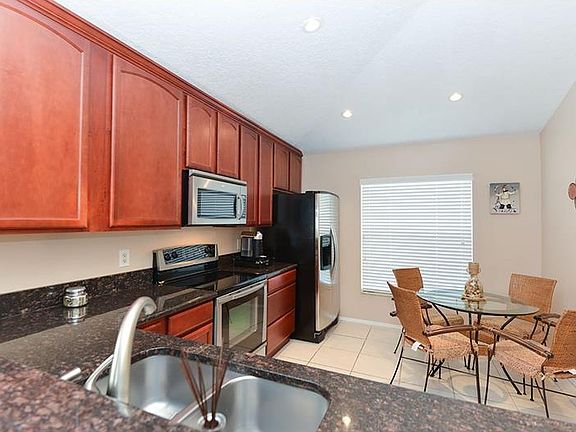 5th image of 2608 Chatham Cir