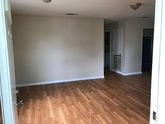 2nd image of 2535 Eagle St