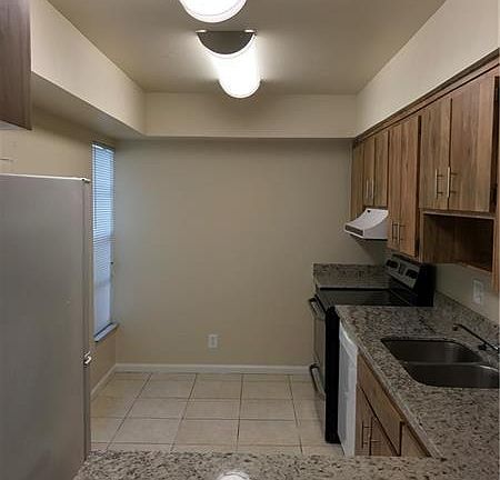 3rd image of 3614 NE 21st Ave