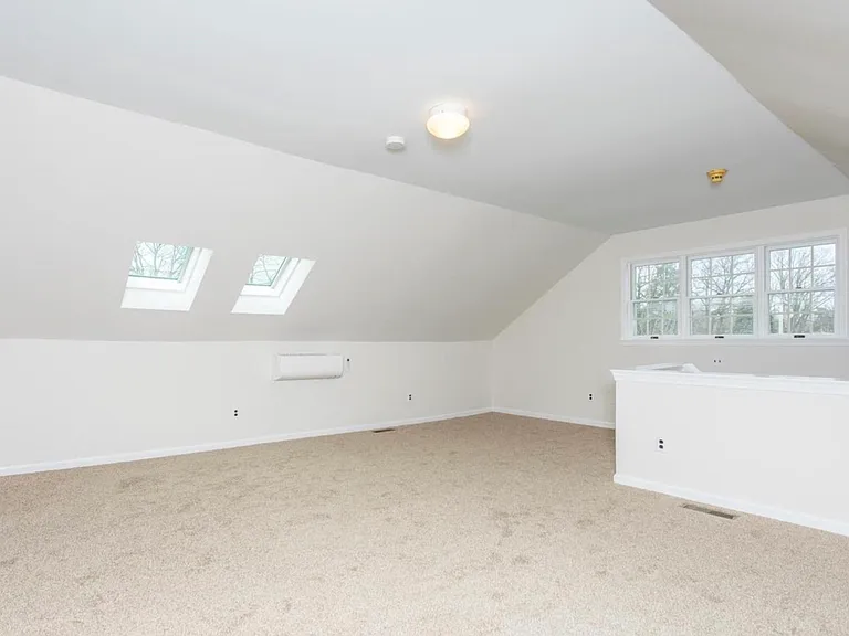501 Haverford Ct — Photo 13