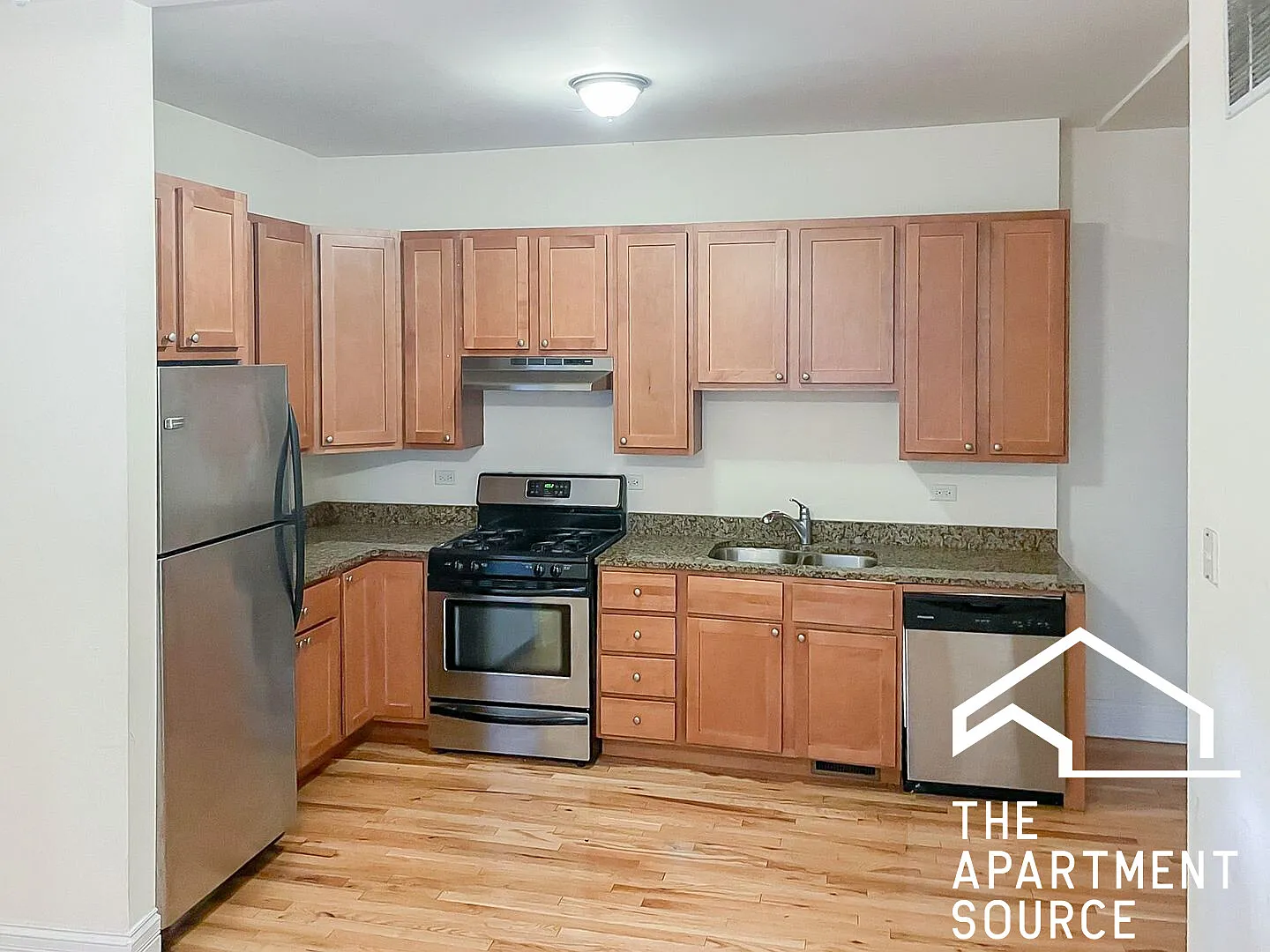 4 bed, 3.5 bath, 2400 sqft, $6,500 — Photo 3