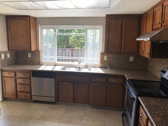 5th image of 216 Berrendo Dr