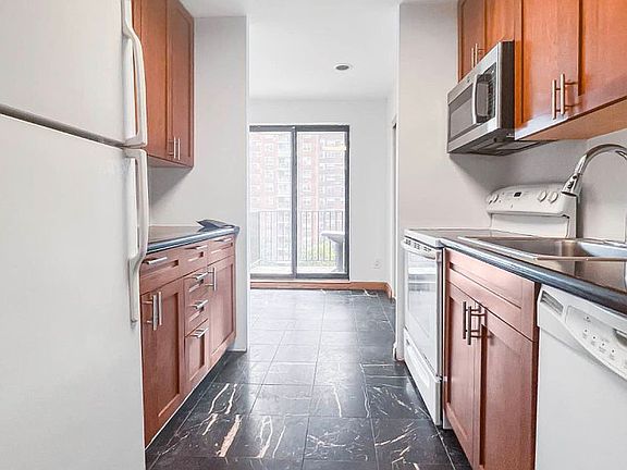 2nd image of 370 W 30th St #7EE
