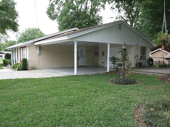 2nd image of 915 Shady Ln