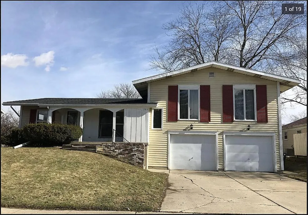 3 bed, 1.5 bath, 1350 sqft, $1,699 — Photo 1