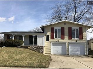 2819 Stoneleigh Dr, Lansing, MI 48910