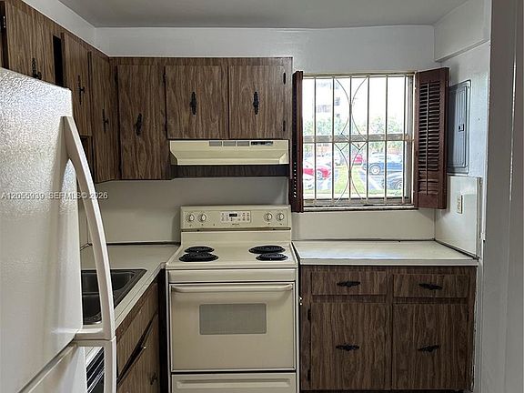 5th image of 9270 Fontainebleau Blvd APT 104