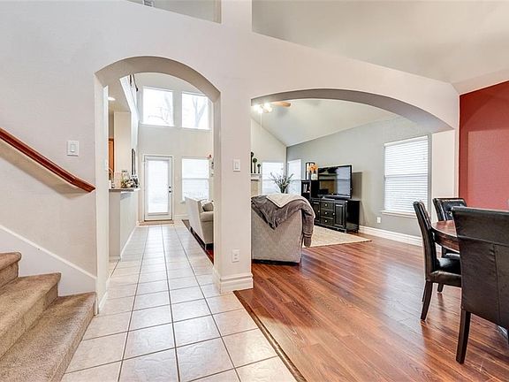 3rd image of 1807 Sharpsbury Dr