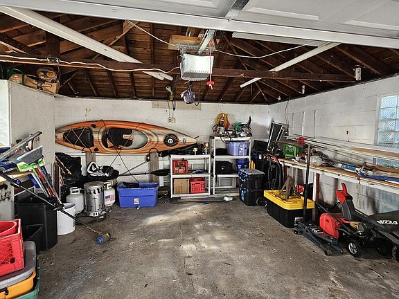 4th image of 2118 Moran Ave