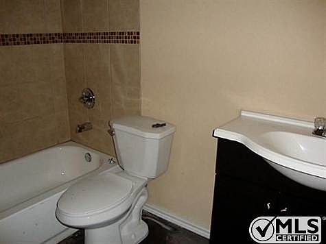 3rd image of 131 W Brownlee Ave