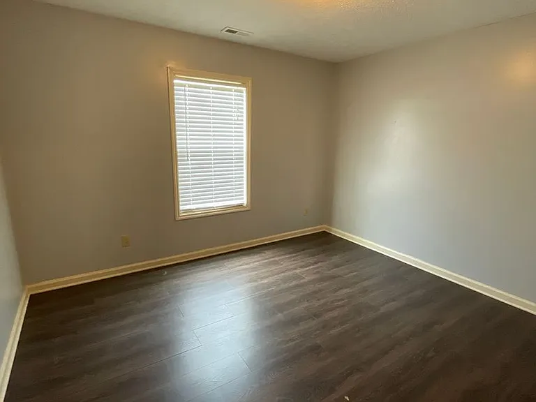 1016 Locust Ct — Photo 13