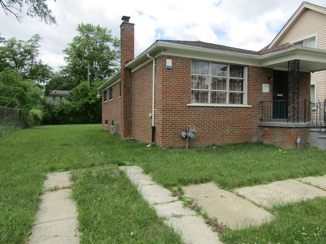 3 bed, 1.0 bath, 986 sqft, $1,425 — Photo 2