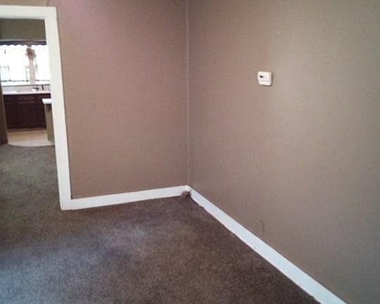 2nd image of 1223 Davis St