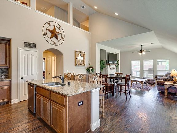 3rd image of 517 Amber Ln