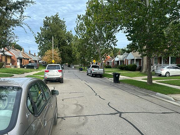 5th image of 16826 Carlisle St