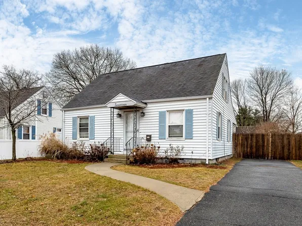 17 Campechi St, Springfield, MA 01104