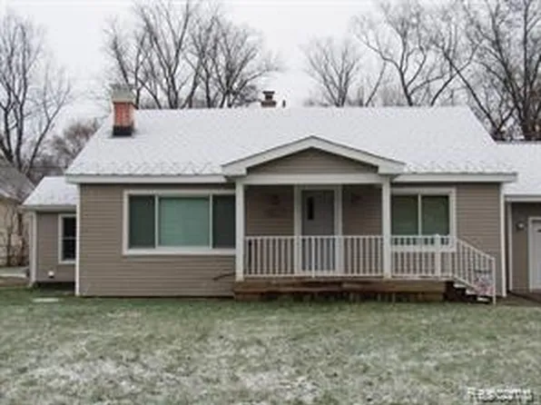 3139 Twinleaf St, Commerce Township, MI 48382