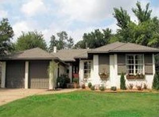 1203 Marlboro Ln, Nichols Hills, OK 73116