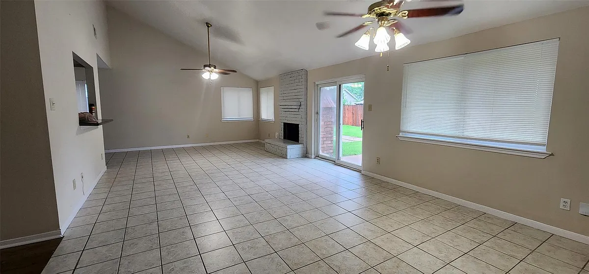 Building Photo - 15215 Ensenada Dr