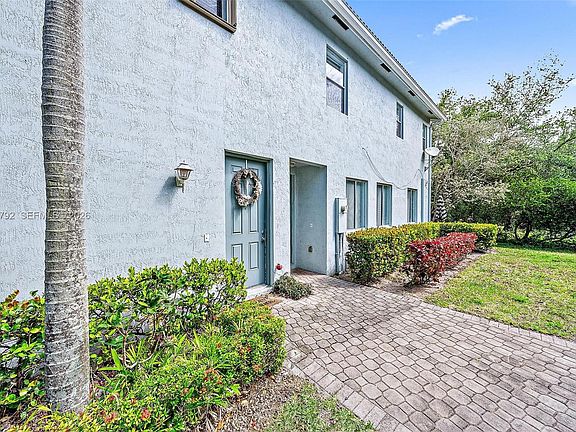 3rd image of 3229 Laurel Ridge Cir #3229