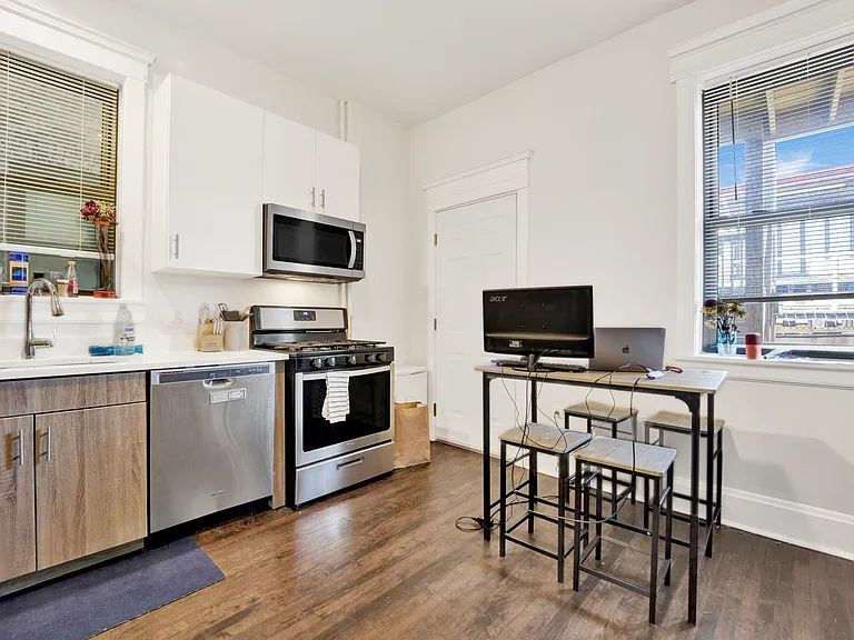 1010 W Dakin St #2 — Photo 6