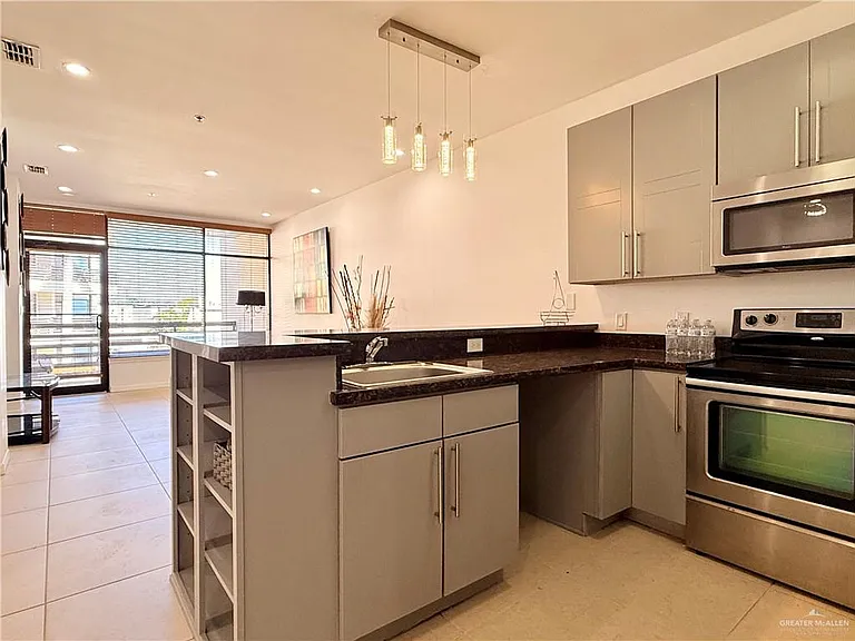 813 Travis St #207 — Photo 15