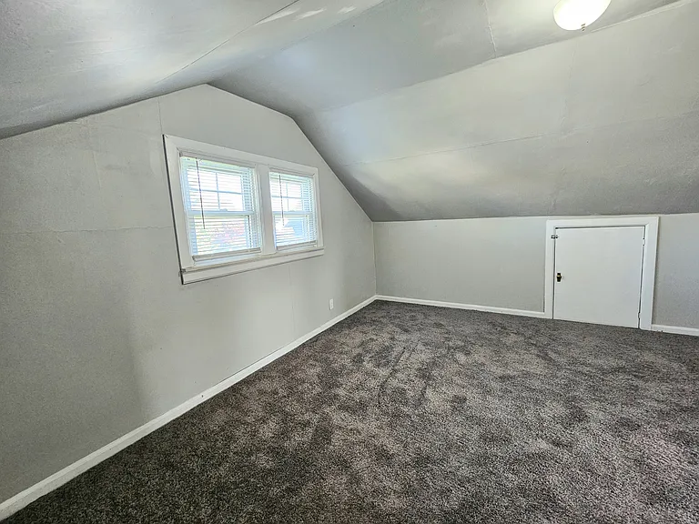 867 Farnham Ave — Photo 27
