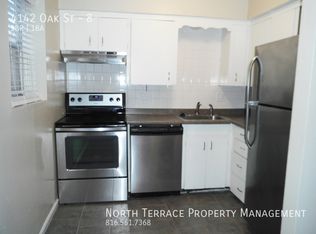 4142 Oak St APT 8, Kansas City, MO 64111