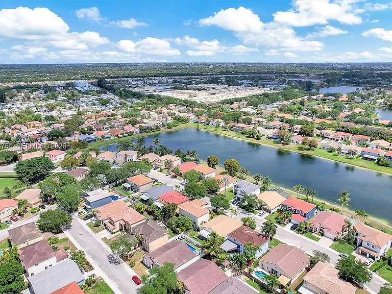 1623 E Harmony Lake Cir — Photo 31