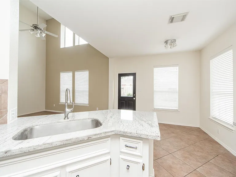 20306 Baytide Ct — Photo 12