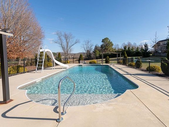 3rd image of 248 Southridge Dr